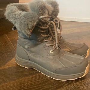 Grey leather women’s Ugg Adirondack boots - size 8.5